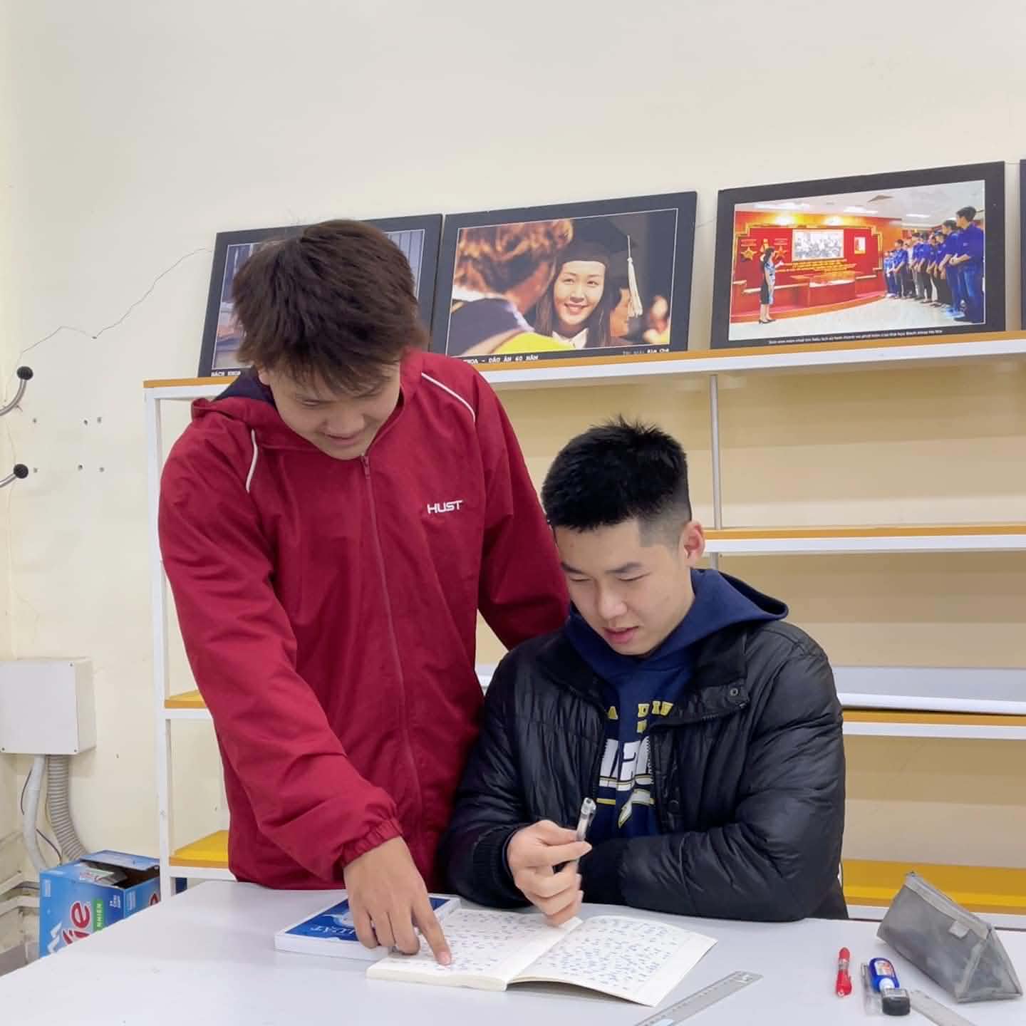 Sinh viên HUST học nhóm